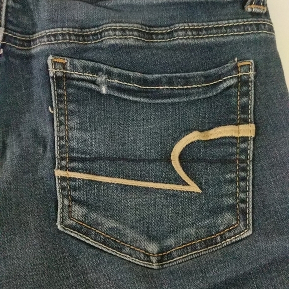 American Eagle Distressed Denim Super Stretch Medium Wash Shorts - size 0 - Picture 6 of 7